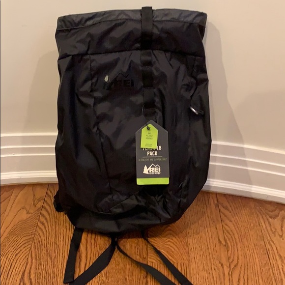 rei flash 18 pack